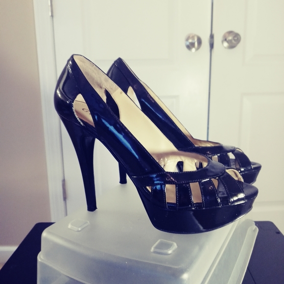 Guess Women's Black Heels - Picture 2 of 13